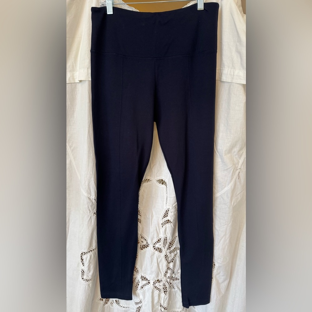Lyssé leggings. Navy blue. Size M.